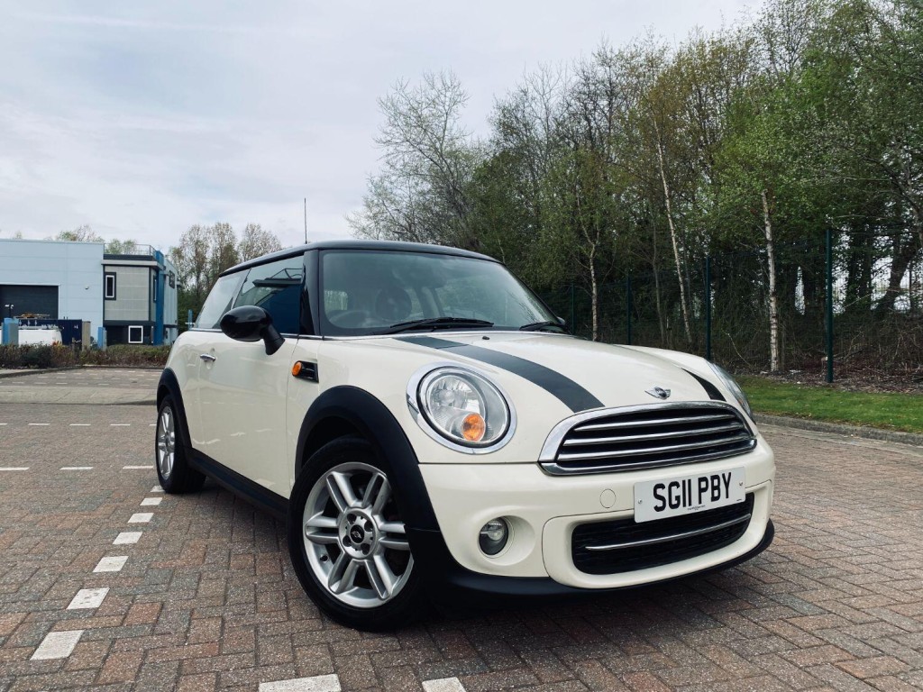 MINI HATCH