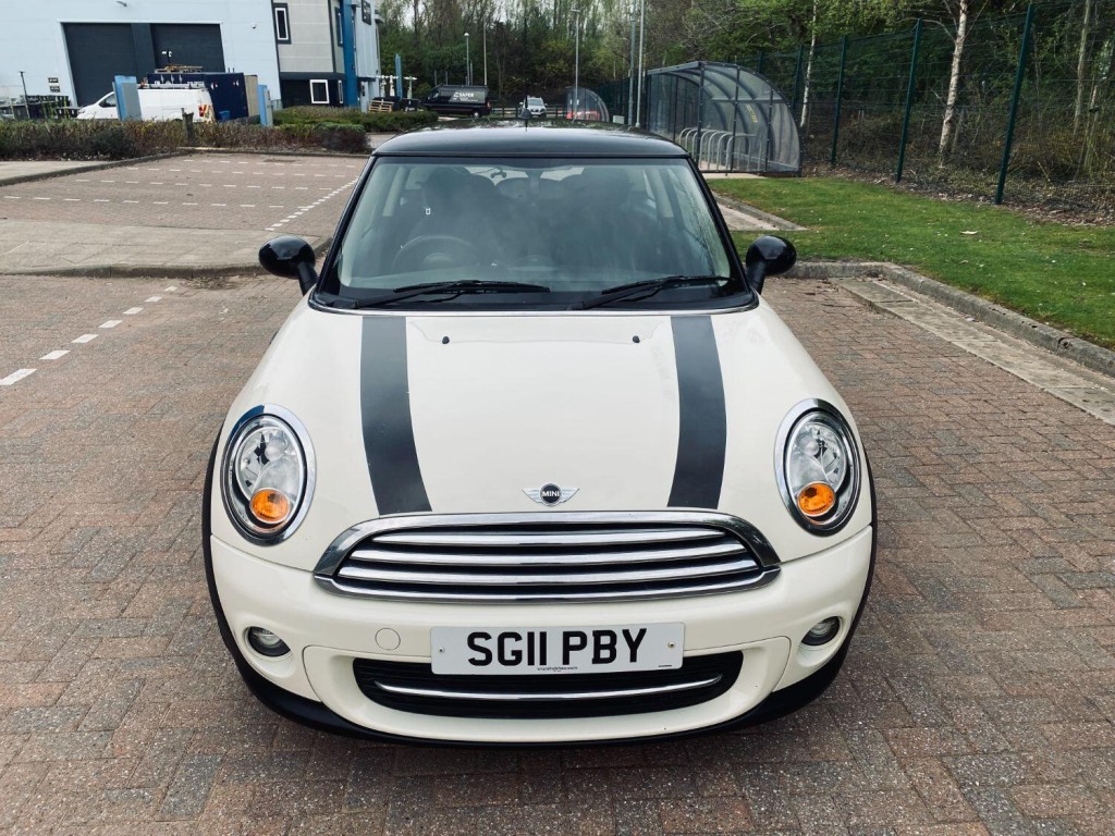 MINI HATCH