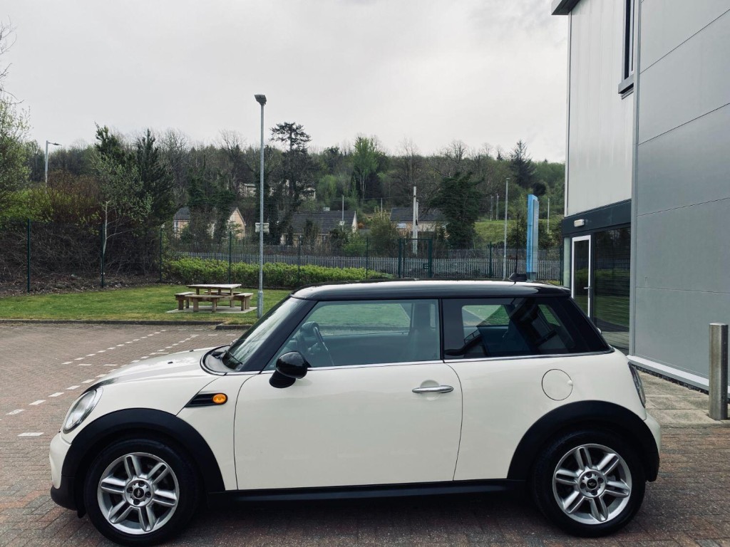 MINI HATCH