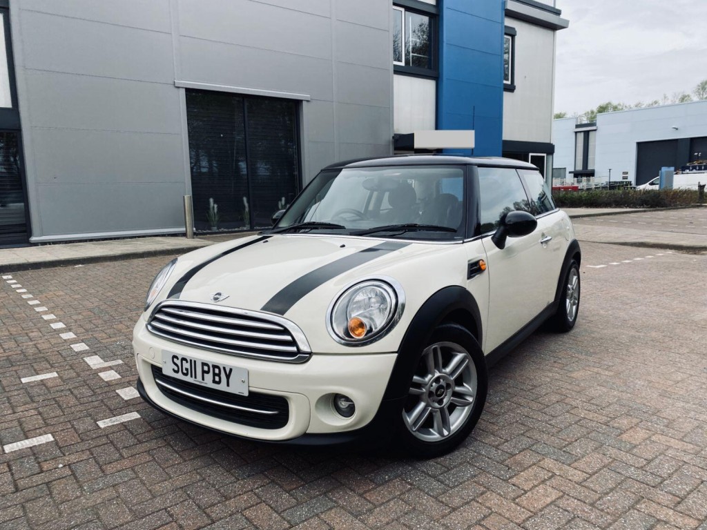 MINI HATCH