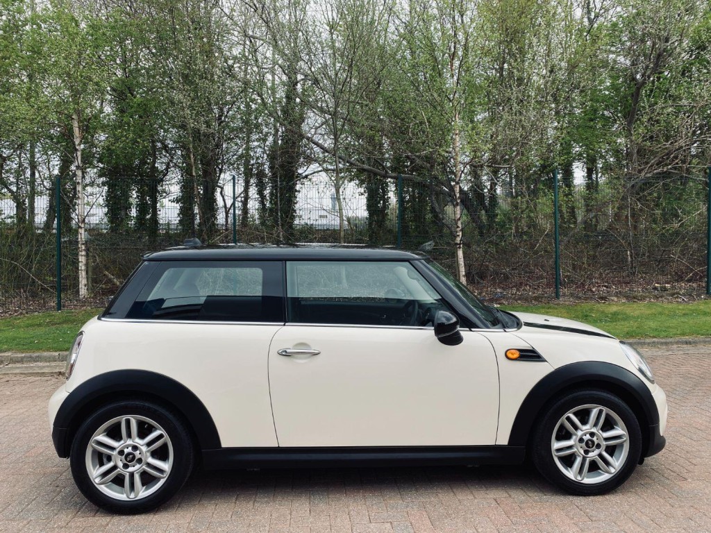 MINI HATCH