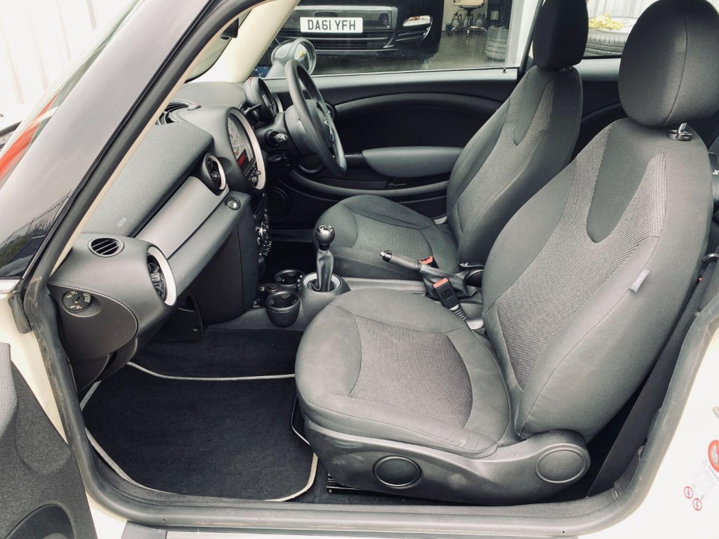 MINI HATCH