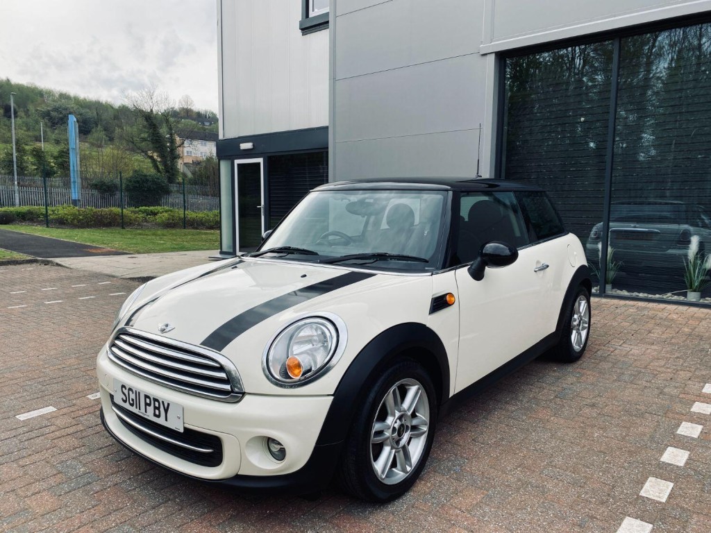 MINI HATCH