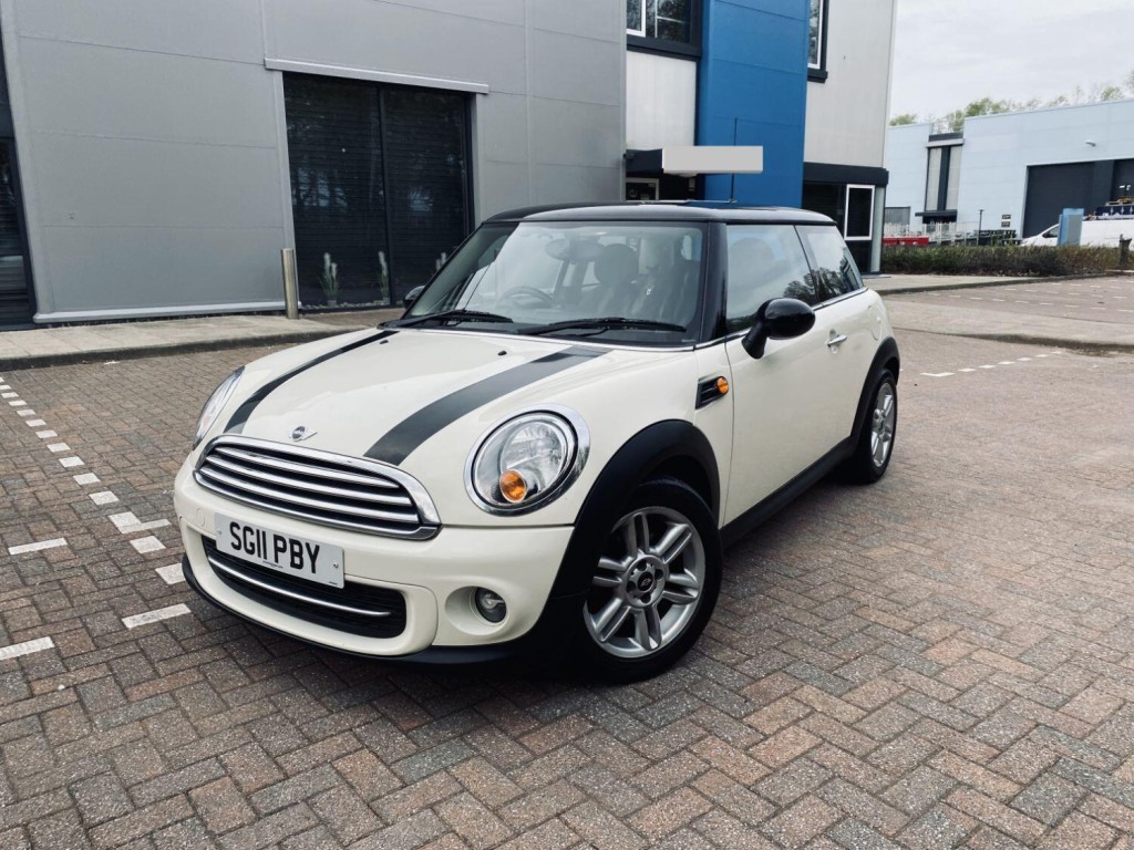 MINI HATCH