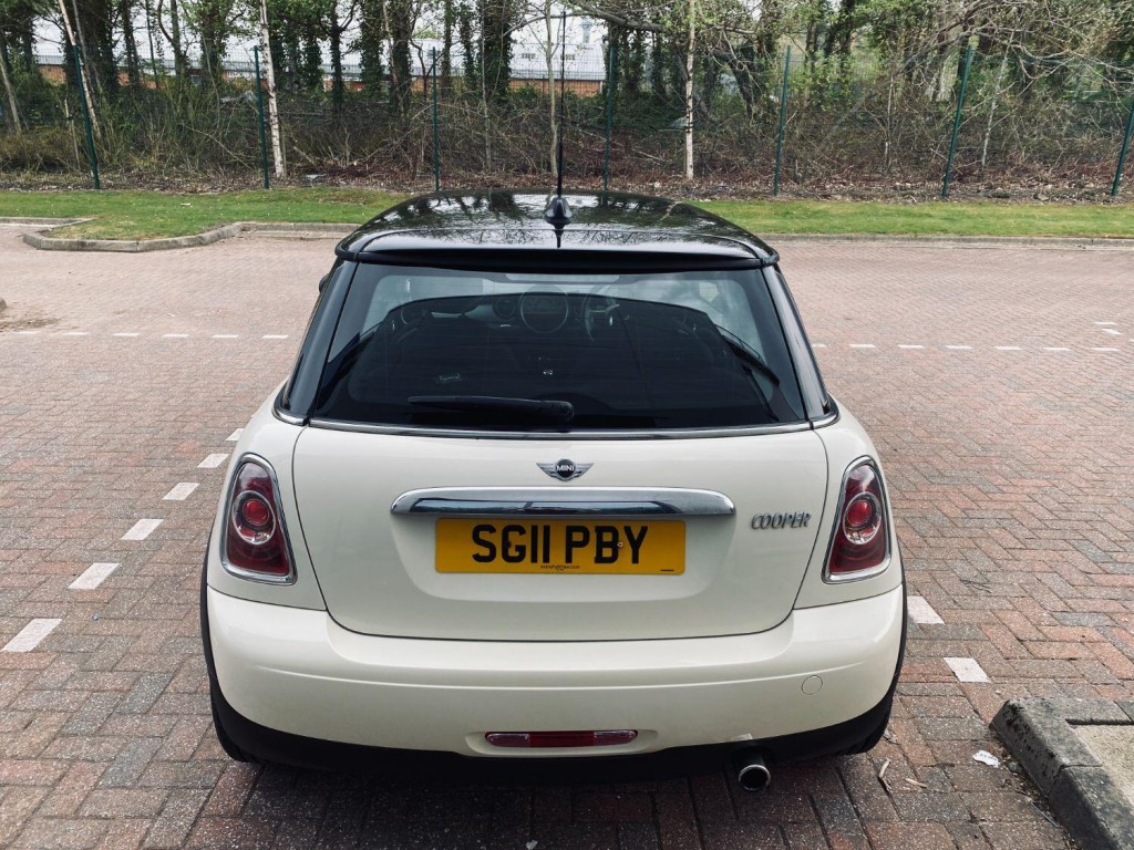 MINI HATCH