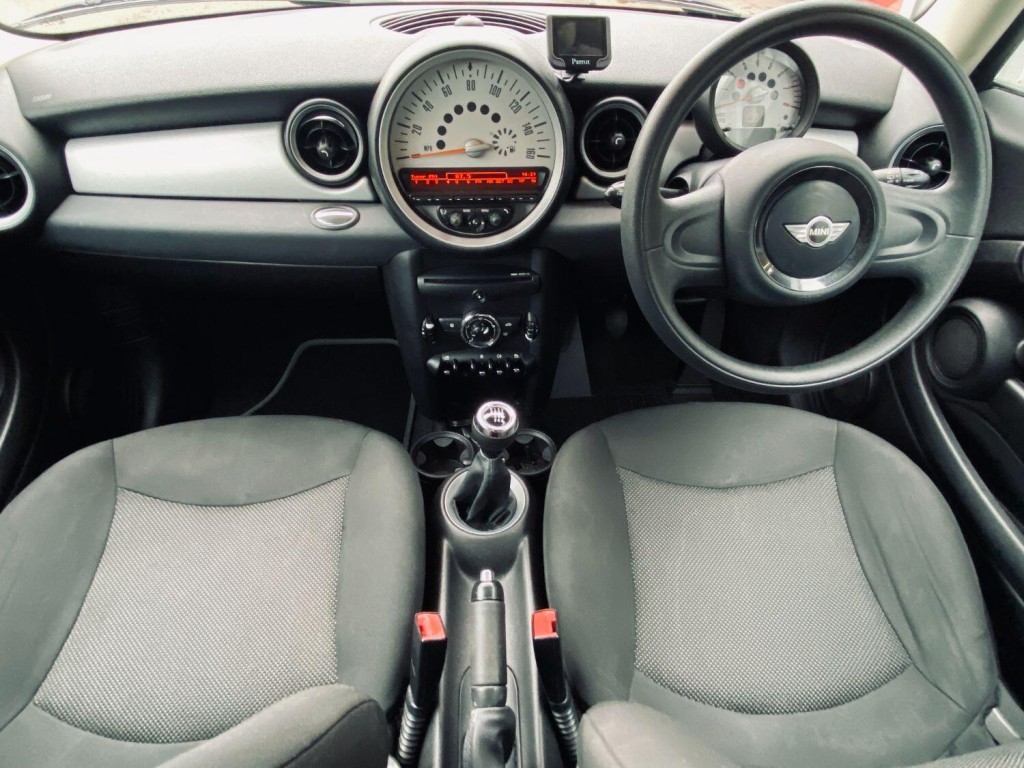 MINI HATCH