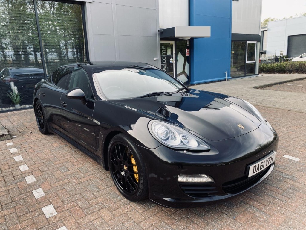 PORSCHE PANAMERA