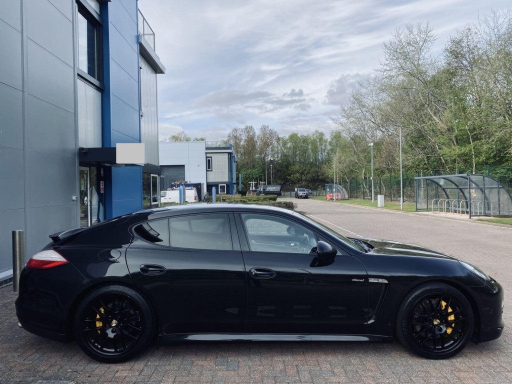 PORSCHE PANAMERA
