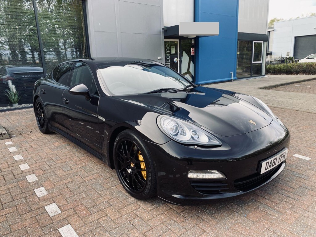 PORSCHE PANAMERA