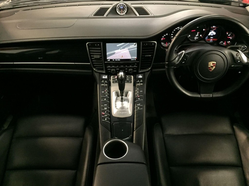 View PORSCHE PANAMERA 3.0 D V6