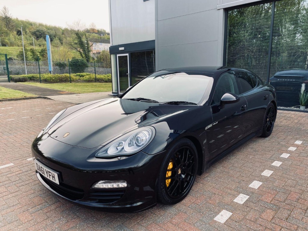 PORSCHE PANAMERA