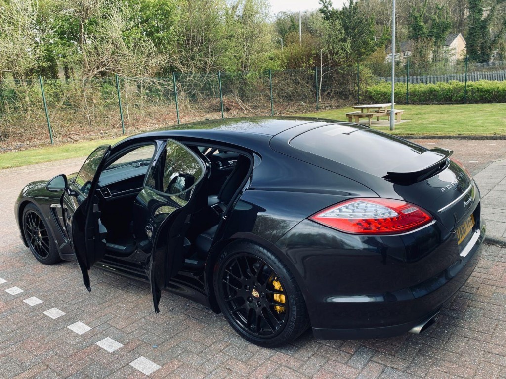 PORSCHE PANAMERA
