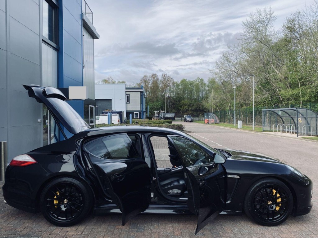 PORSCHE PANAMERA