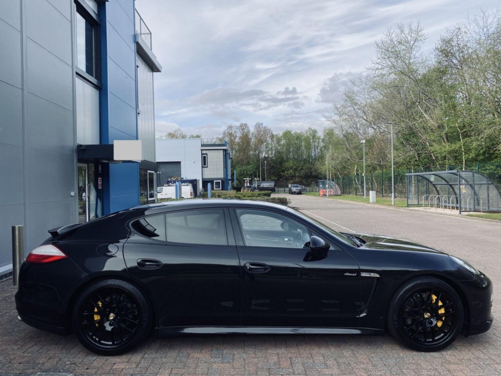 PORSCHE PANAMERA