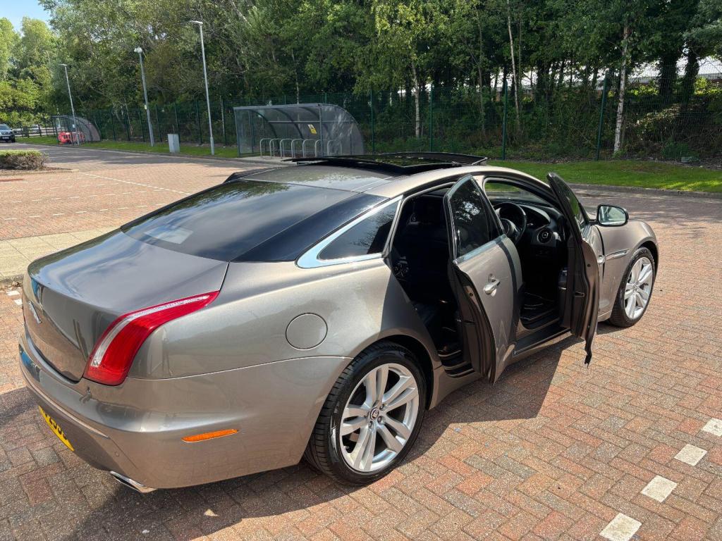 JAGUAR XJ