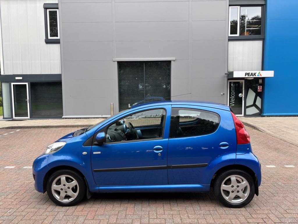 PEUGEOT 107