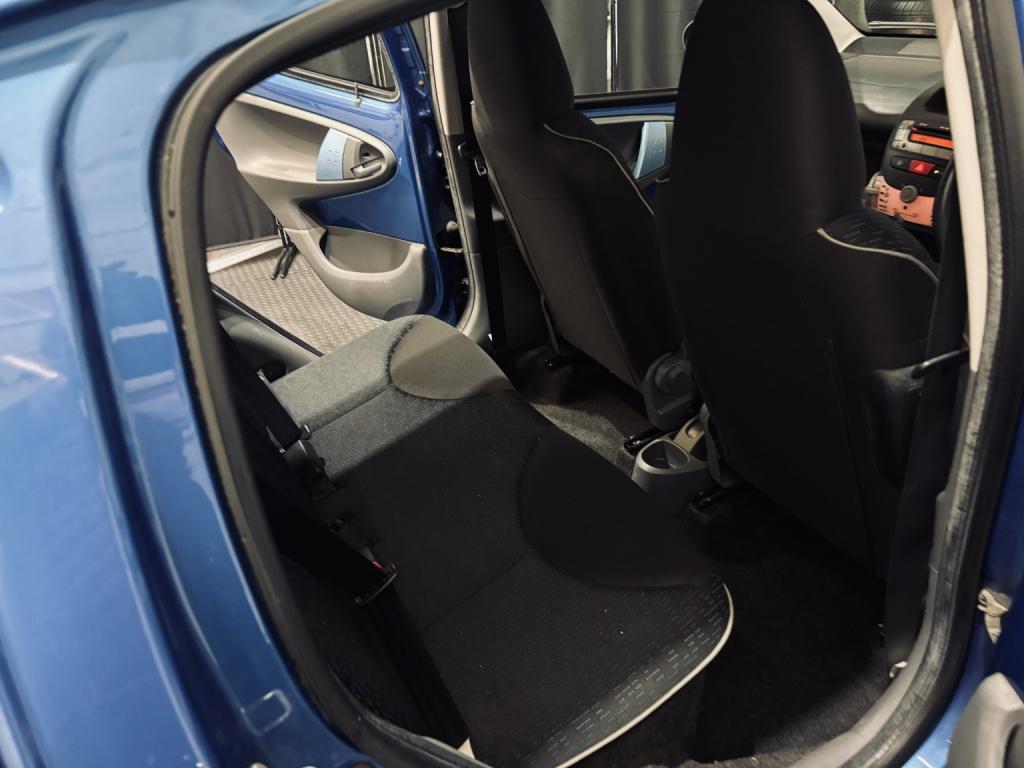 PEUGEOT 107
