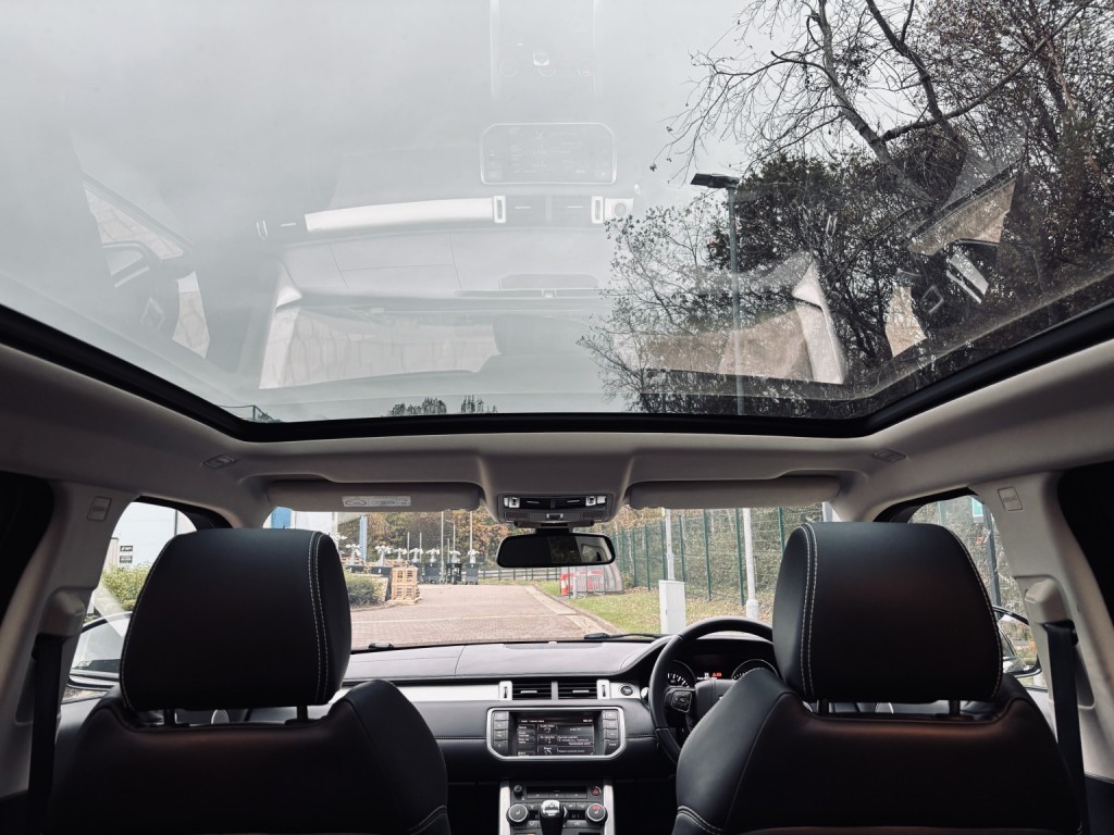 View LAND ROVER RANGE ROVER EVOQUE 2.2 SD4 Prestige