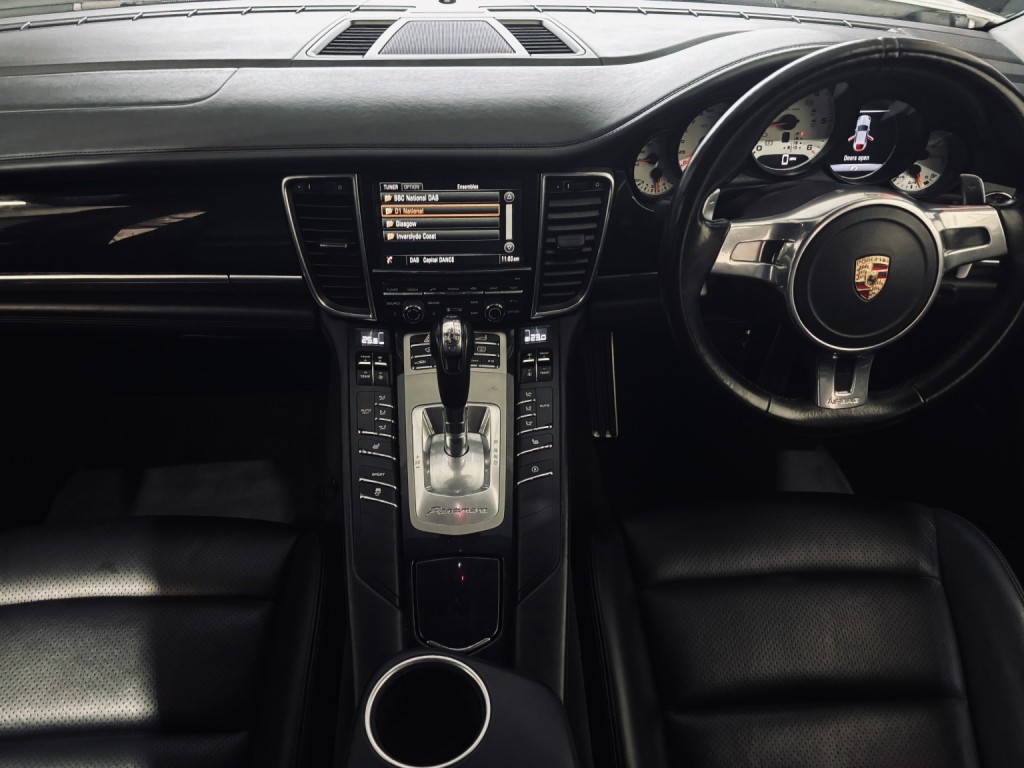 View PORSCHE PANAMERA 3.0 D V6