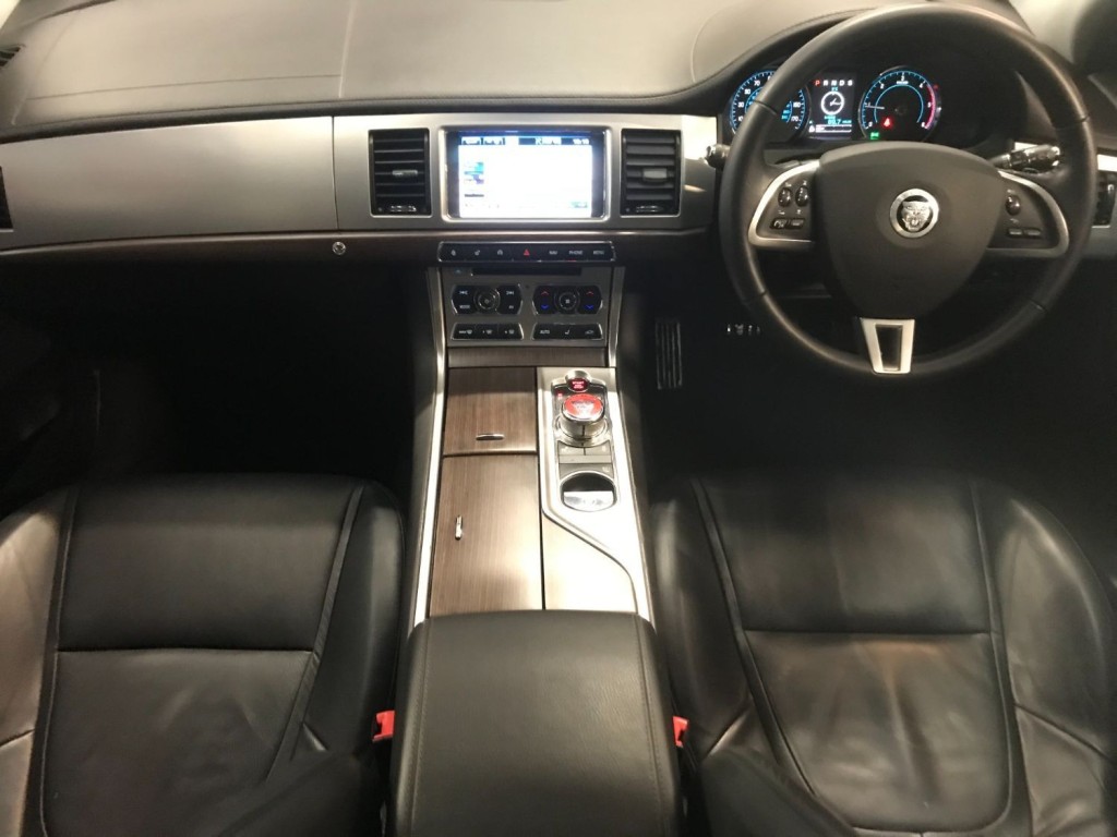 View JAGUAR XF 2.2 d Premium Luxury