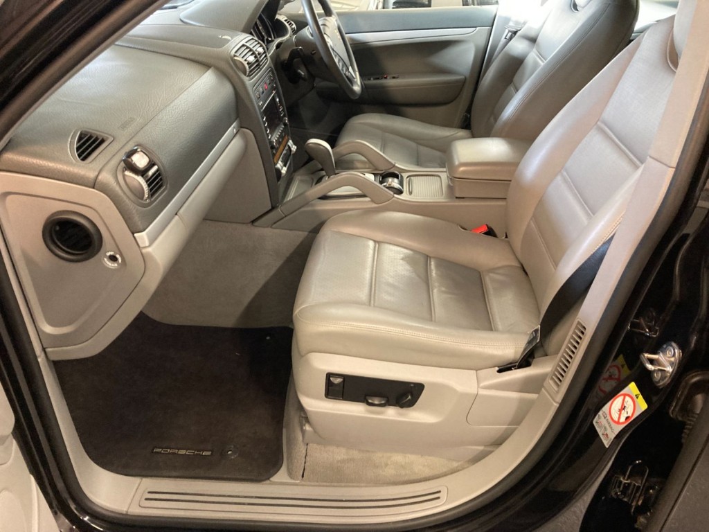 PORSCHE CAYENNE