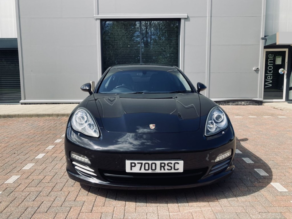 PORSCHE PANAMERA