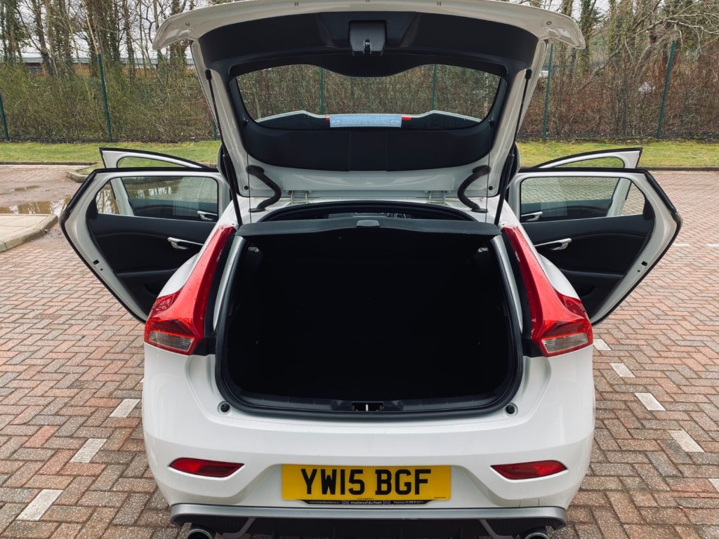 VOLVO V40