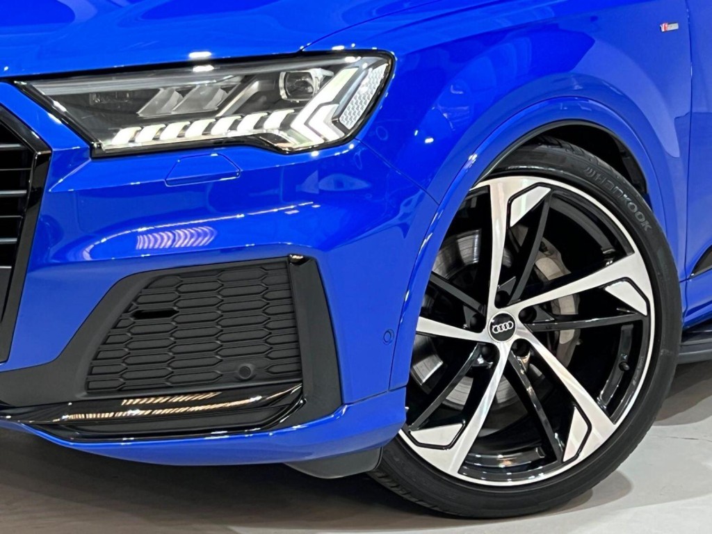 View AUDI Q7 3.0 TDI V6 50 Black Edition