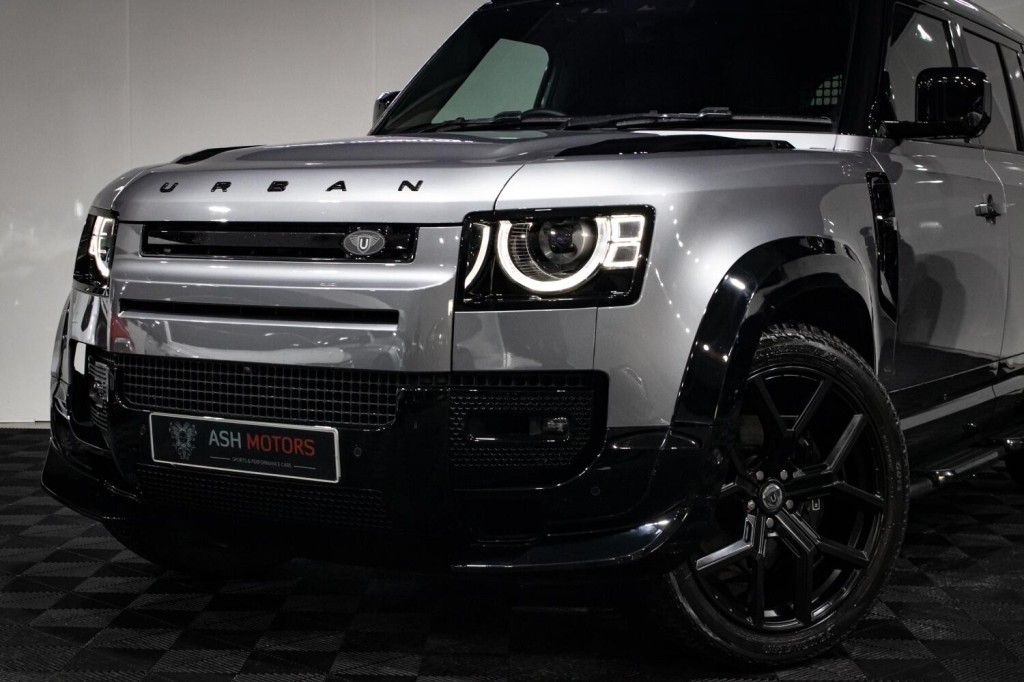 View LAND ROVER DEFENDER 3.0 D300 MHEV X-Dynamic HSE