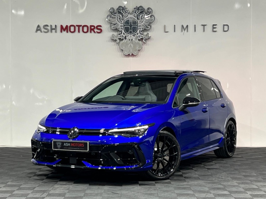 View VOLKSWAGEN GOLF 2.0 TSI R Black Edition