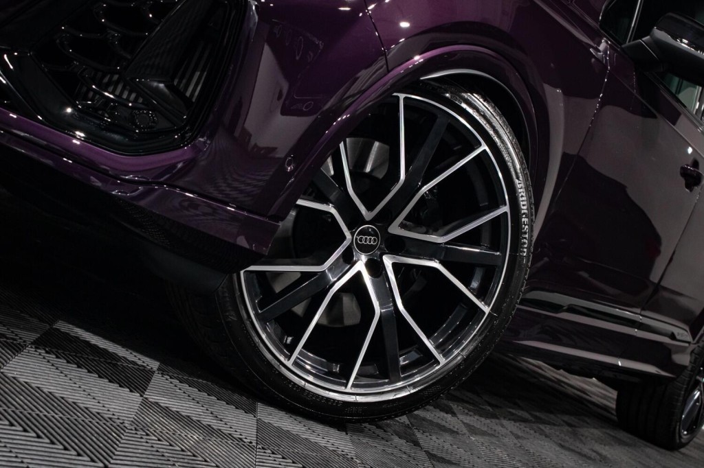 View AUDI SQ7 4.0 TFSI V8 Black Edition