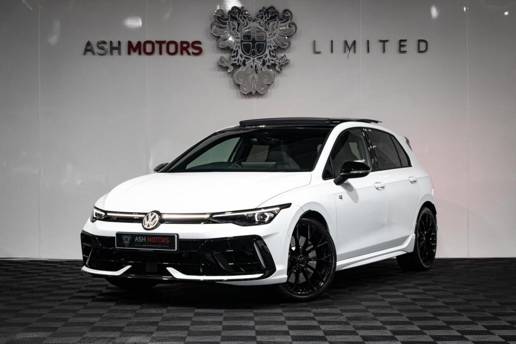 View VOLKSWAGEN GOLF 2.0 TSI R Black Edition