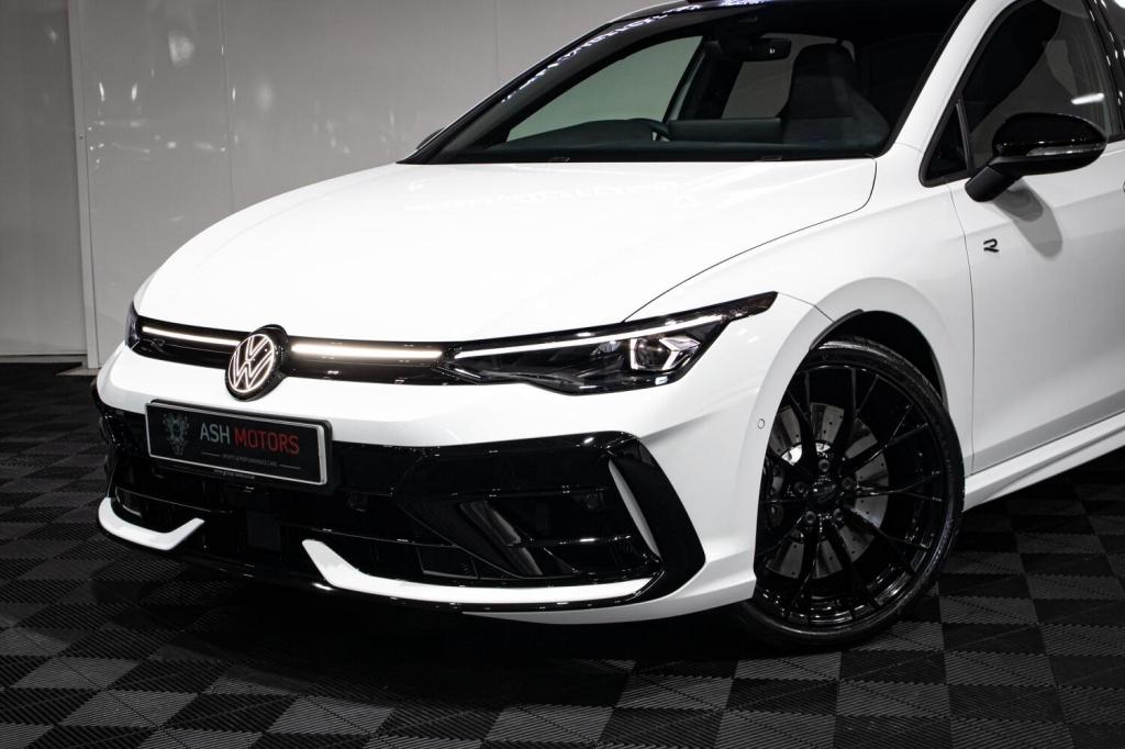 View VOLKSWAGEN GOLF 2.0 TSI R Black Edition