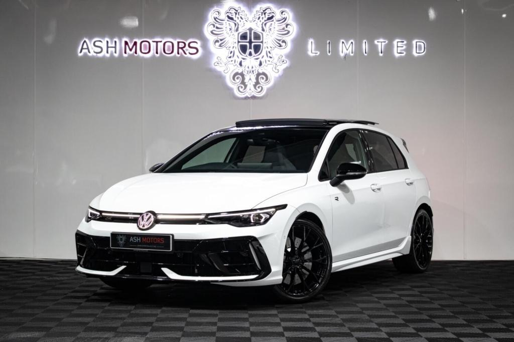 View VOLKSWAGEN GOLF 2.0 TSI R Black Edition