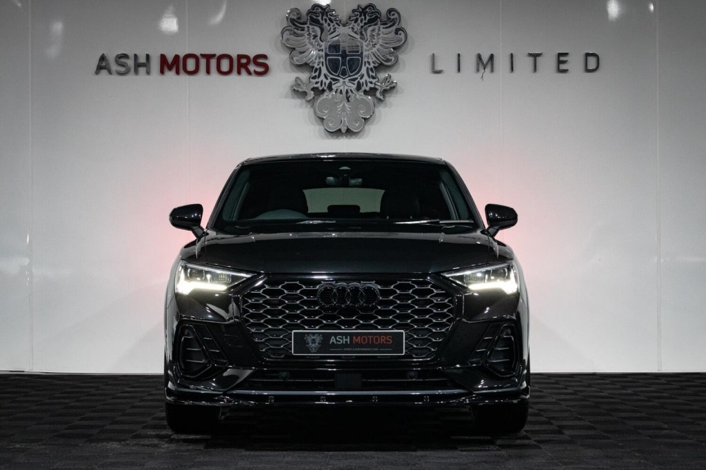 View AUDI Q3 2.0 TDI 35 Black Edition