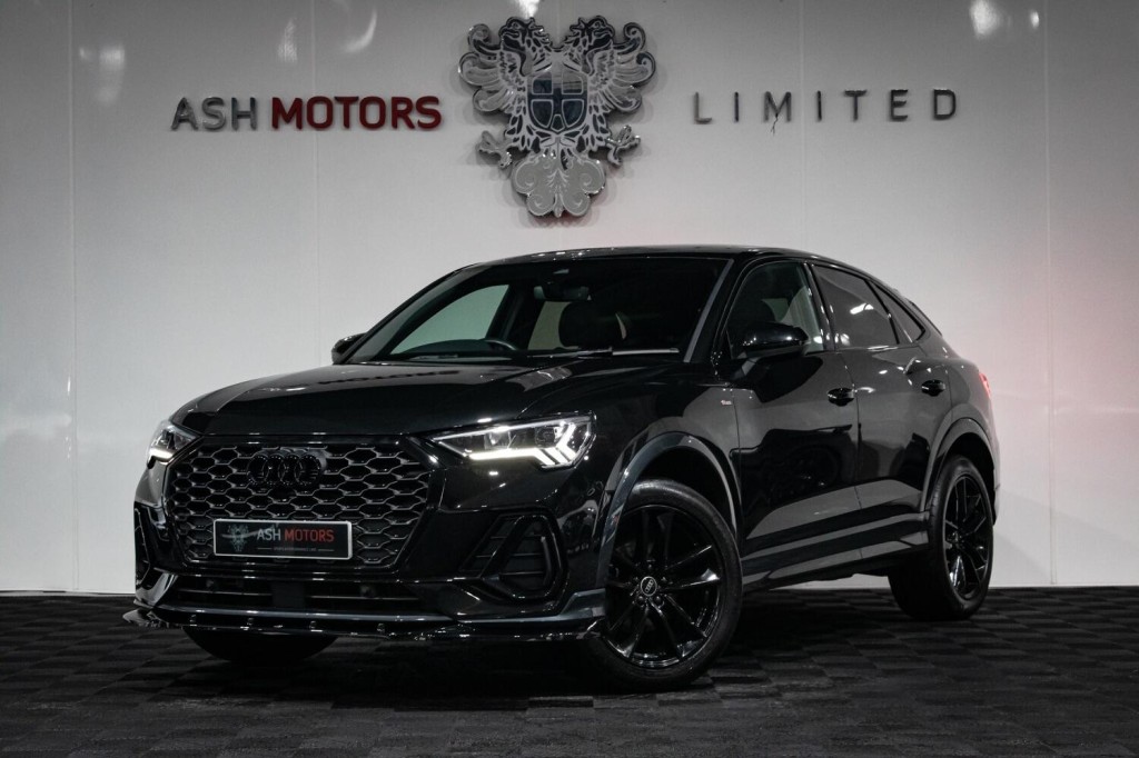 View AUDI Q3 2.0 TDI 35 Black Edition
