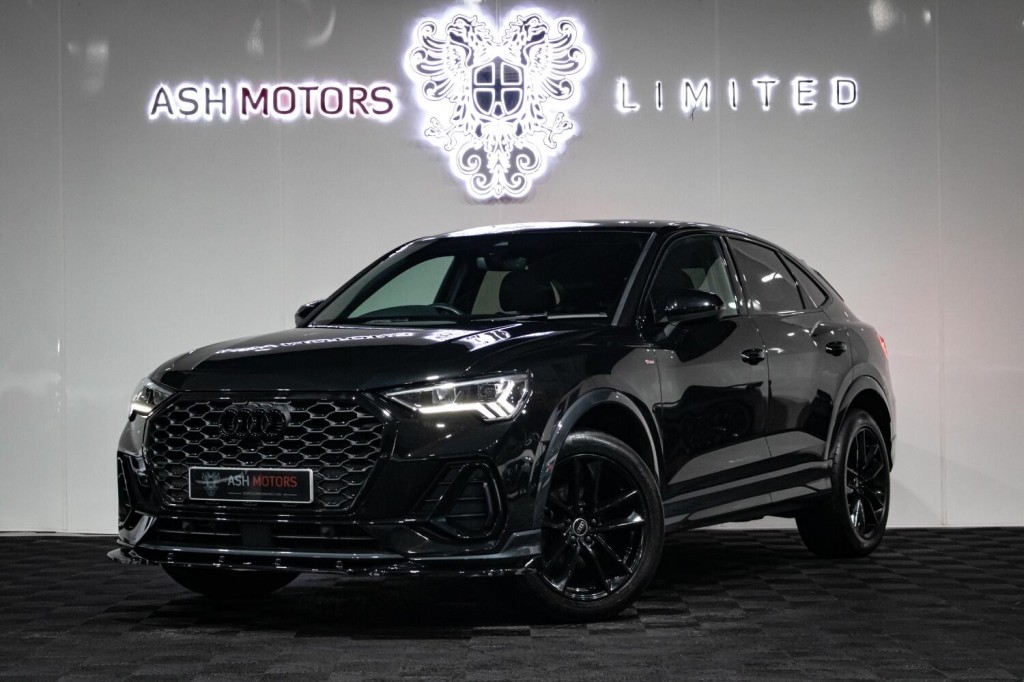 View AUDI Q3 2.0 TDI 35 Black Edition