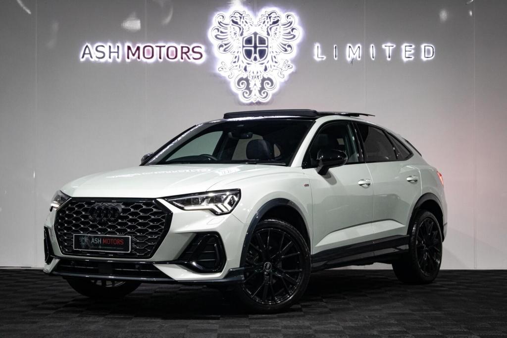 View AUDI Q3 2.0 TDI 35 Black Edition