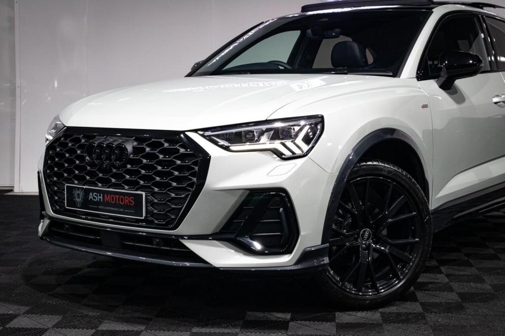 View AUDI Q3 2.0 TDI 35 Black Edition