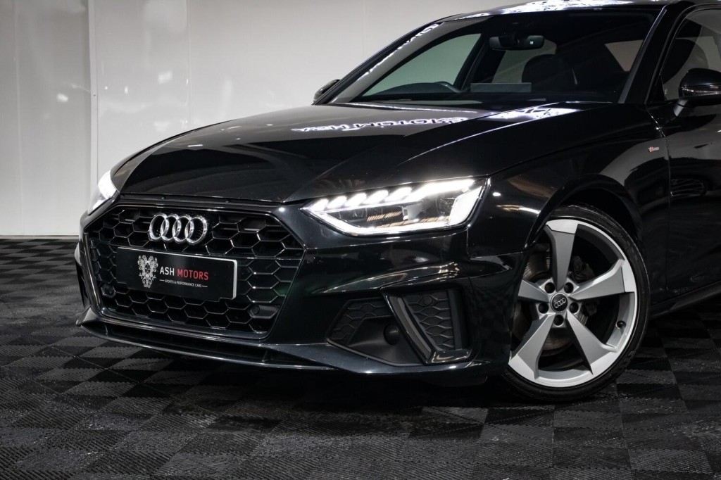 View AUDI A4 2.0 TDI 35 Black Edition