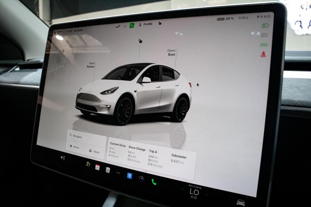 TESLA MODEL Y