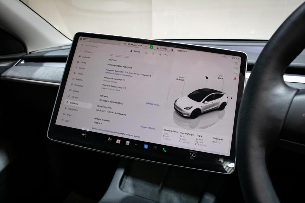 TESLA MODEL Y