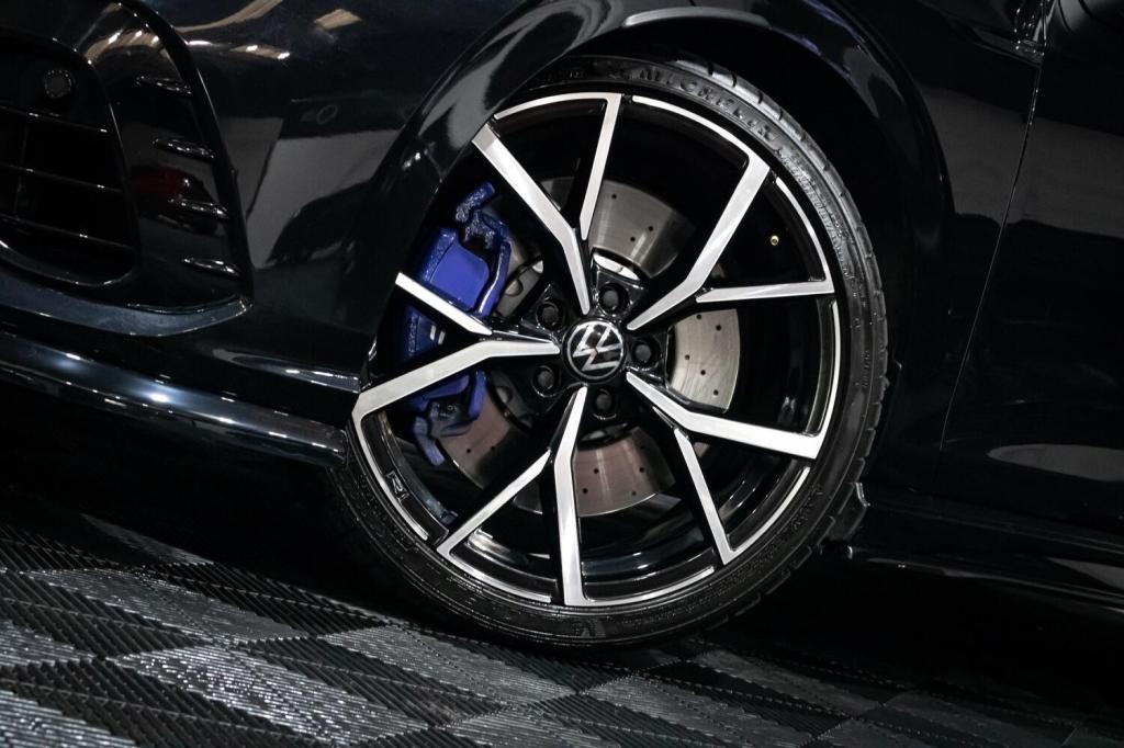 View VOLKSWAGEN GOLF 2.0 TSI R