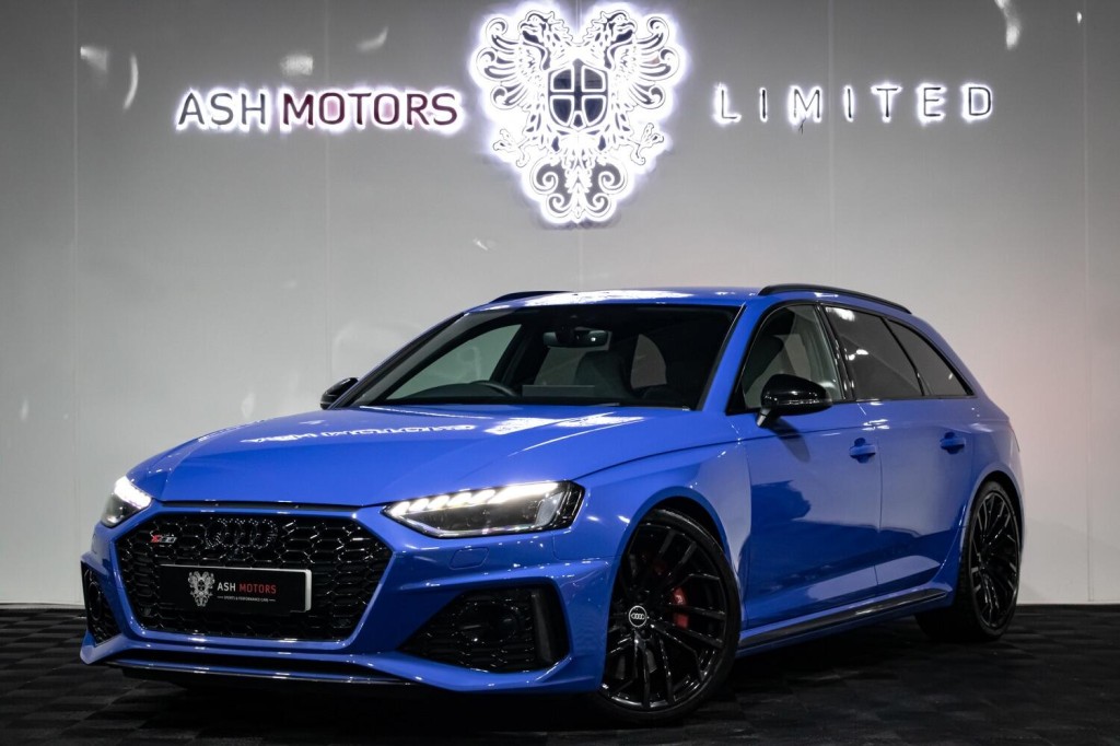 View AUDI RS4 2.9 TFSI V6 Carbon Black