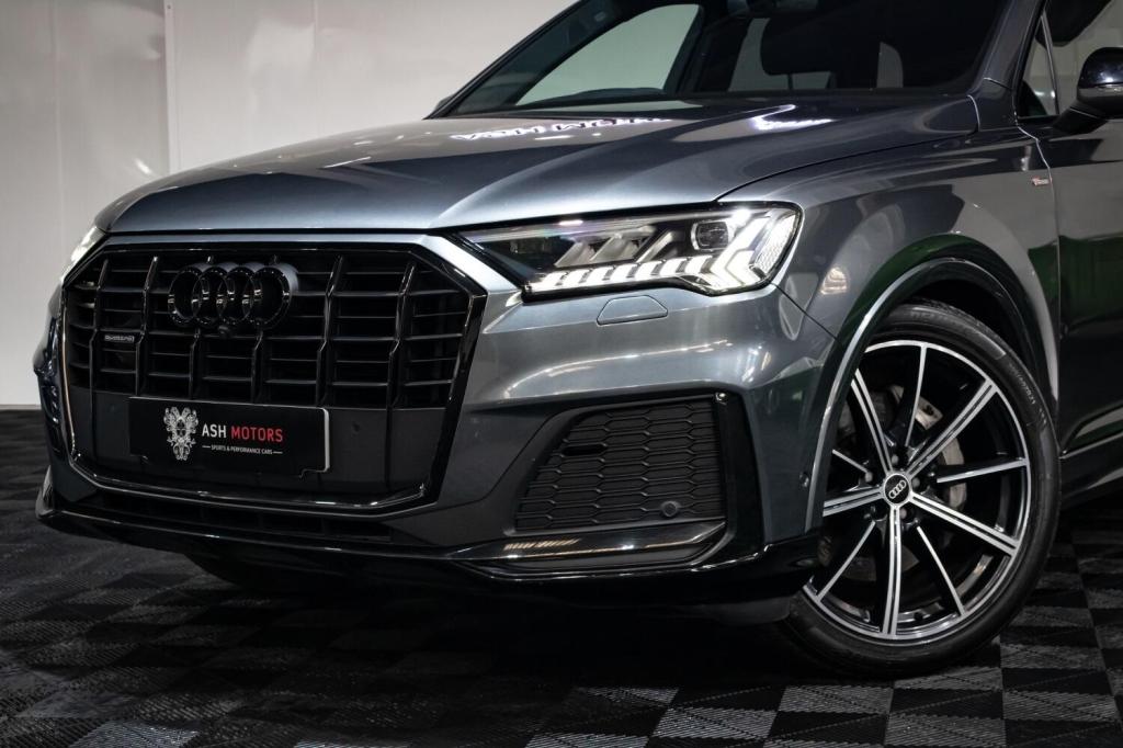 View AUDI Q7 3.0 TDI V6 50 Black Edition