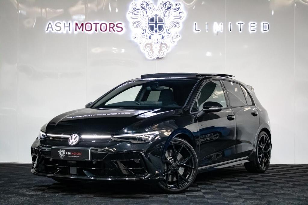 View VOLKSWAGEN GOLF 2.0 TSI R Black Edition