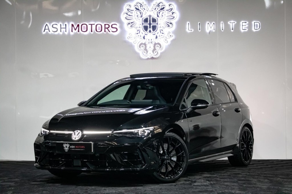 View VOLKSWAGEN GOLF 2.0 TSI R Black Edition