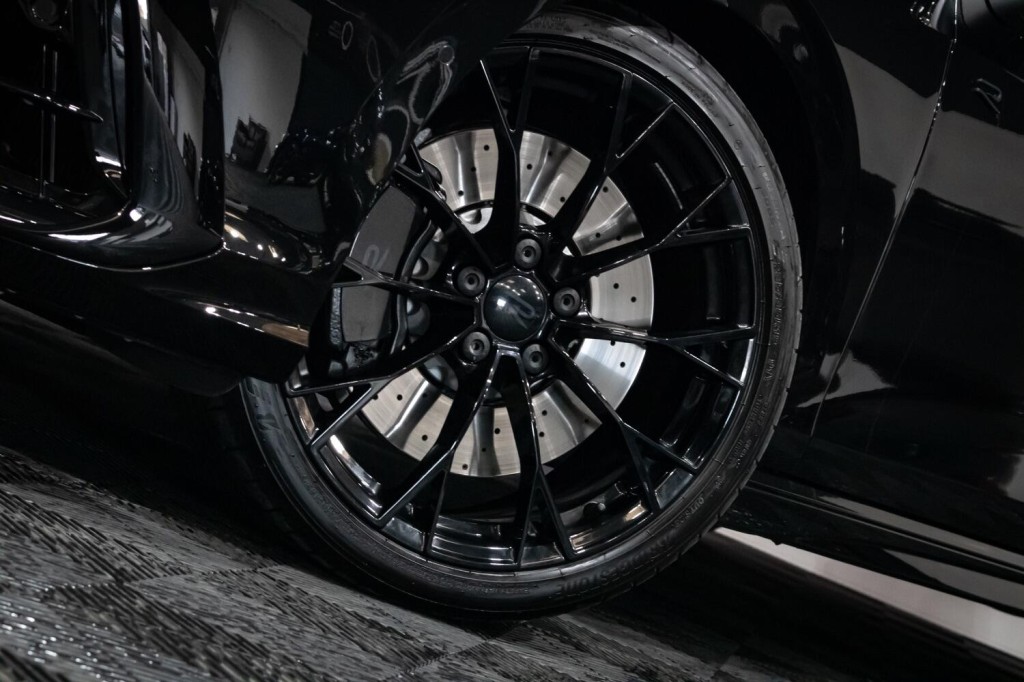 View VOLKSWAGEN GOLF 2.0 TSI R Black Edition