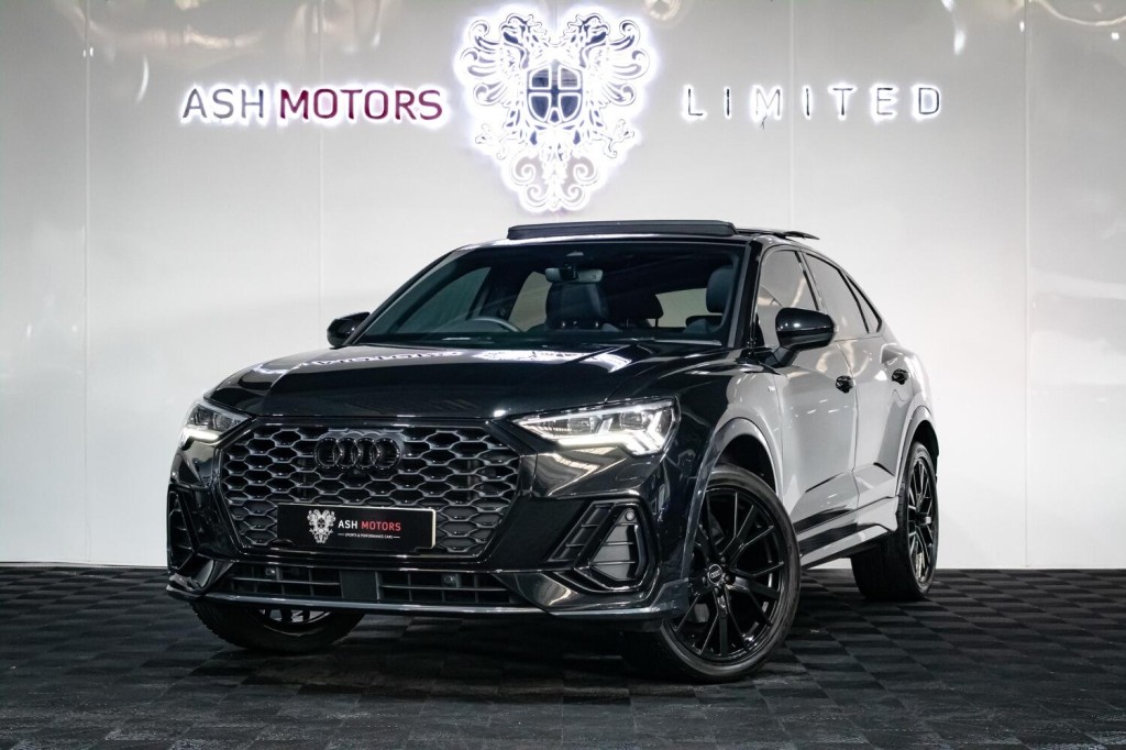 View AUDI Q3 1.5 TFSI CoD 35 Black Edition