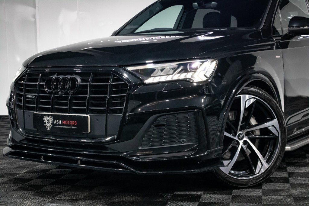 View AUDI Q7 3.0 TDI V6 50 Black Edition